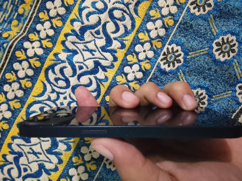 Apple iPhone 13 2