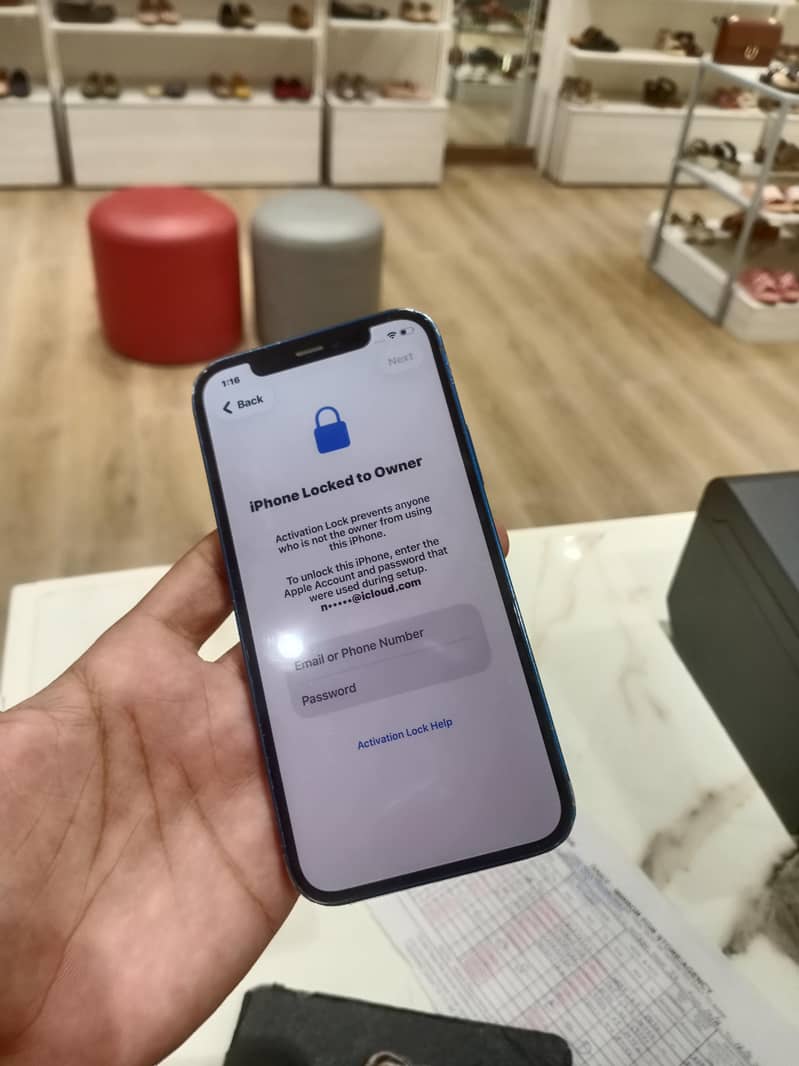 Apple iPhone 12 4