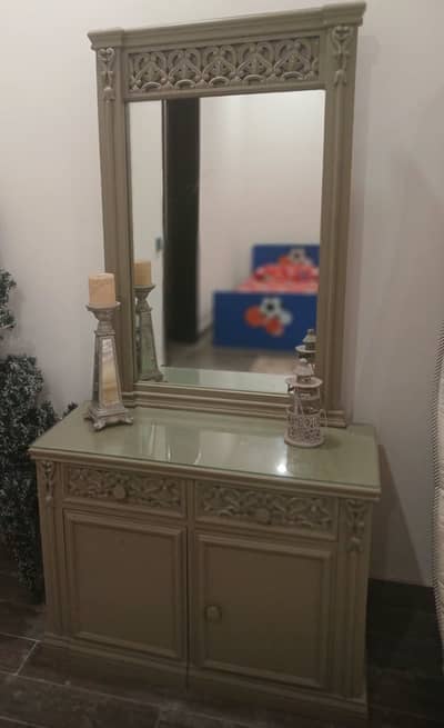 Dressing table wooden