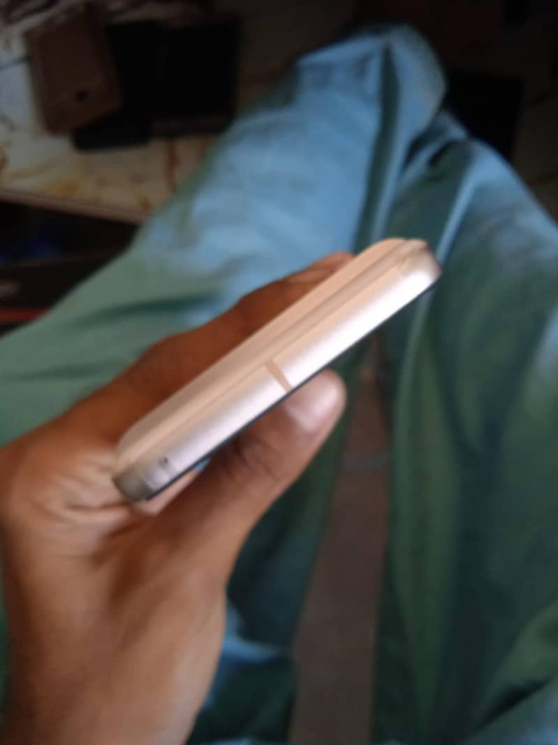 Google pixel 8 4