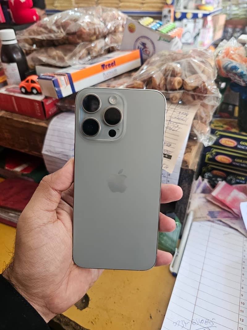 Apple iPhone 15 Pro Max 1