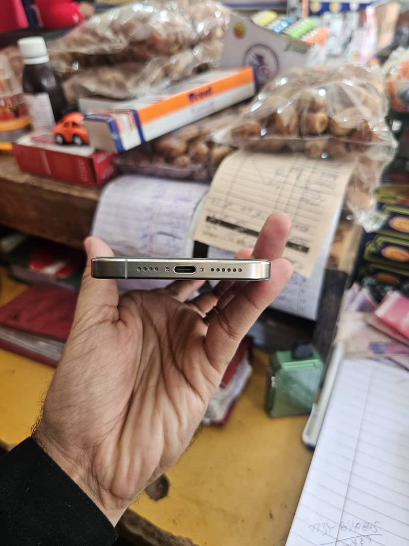 Apple iPhone 15 Pro Max 3
