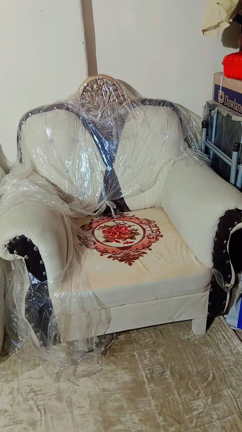 5 Seeter Sofas Brand New 1