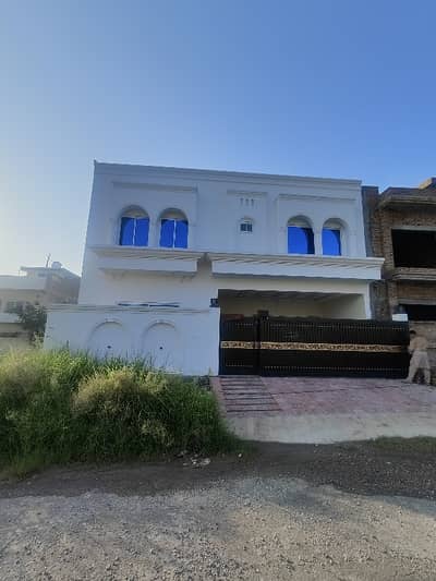 10 Marla High Quality Brand New House For Sale