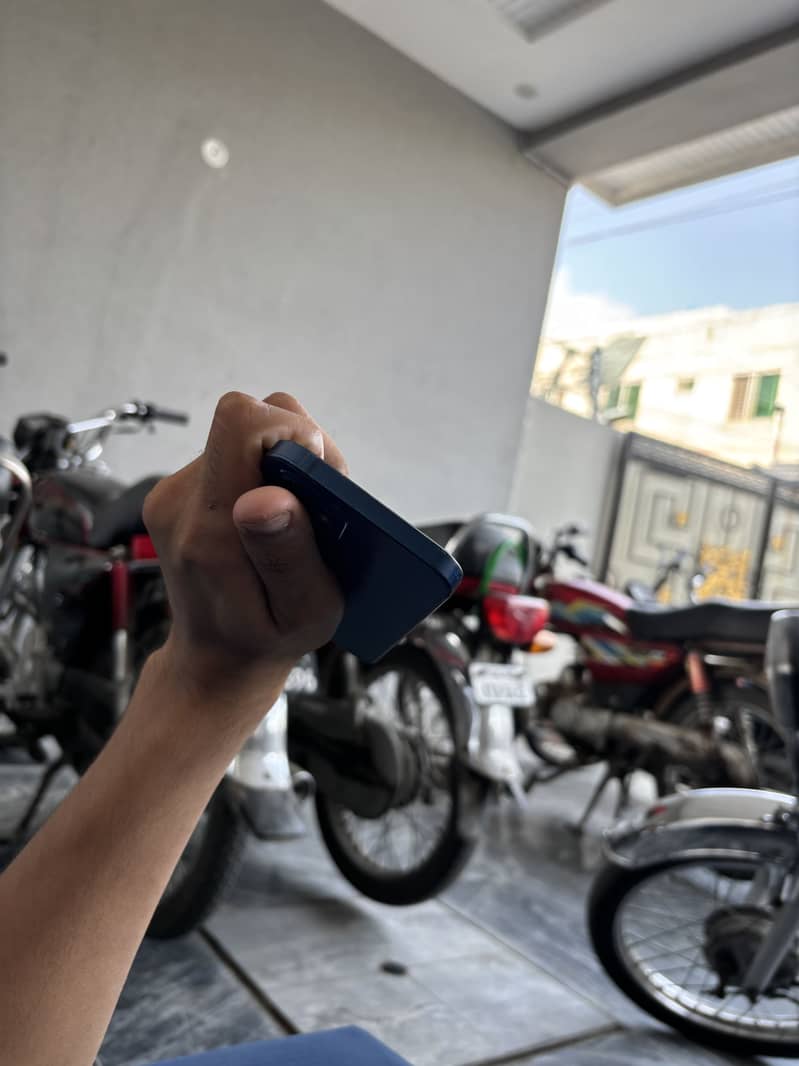 Apple iPhone 12 5