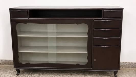 showcase for sale in good condition