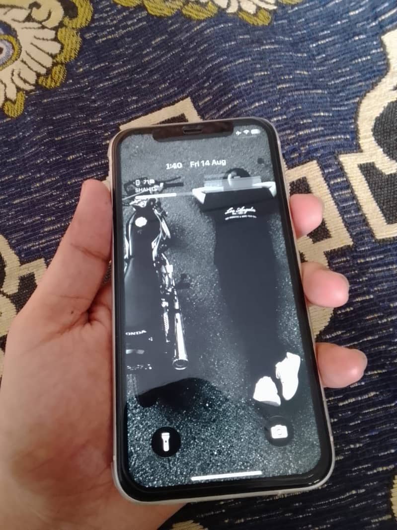 Apple iPhone 11 4