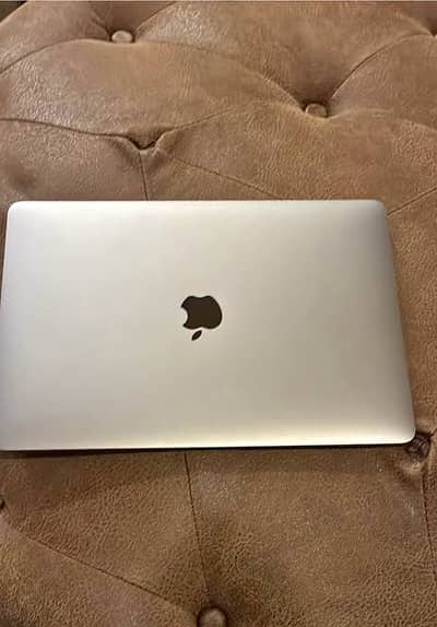 macbook pro 2017 wid box