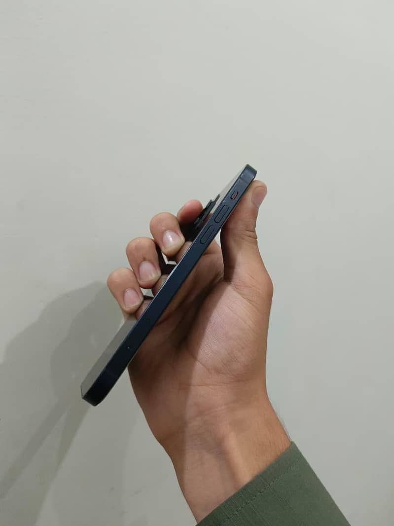 Apple iPhone 12 3