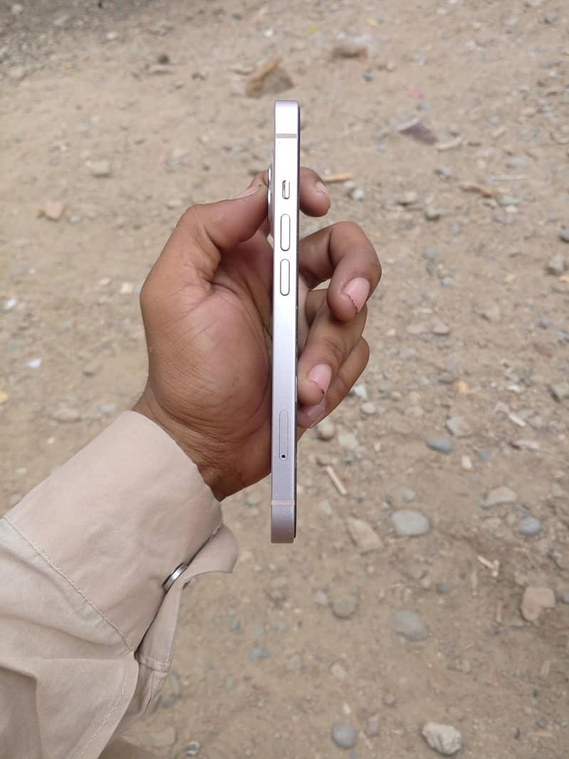 Apple iPhone 13 4