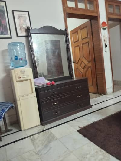 dressing table