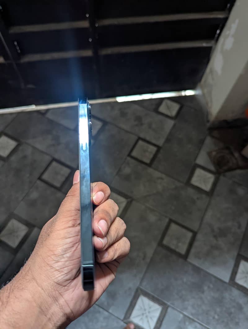 Apple iPhone 12 Pro Max 3