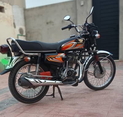 Honda 125 Black