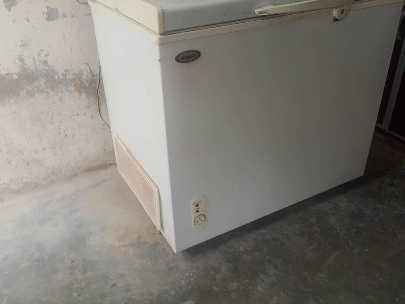 Waves deep freezer 1