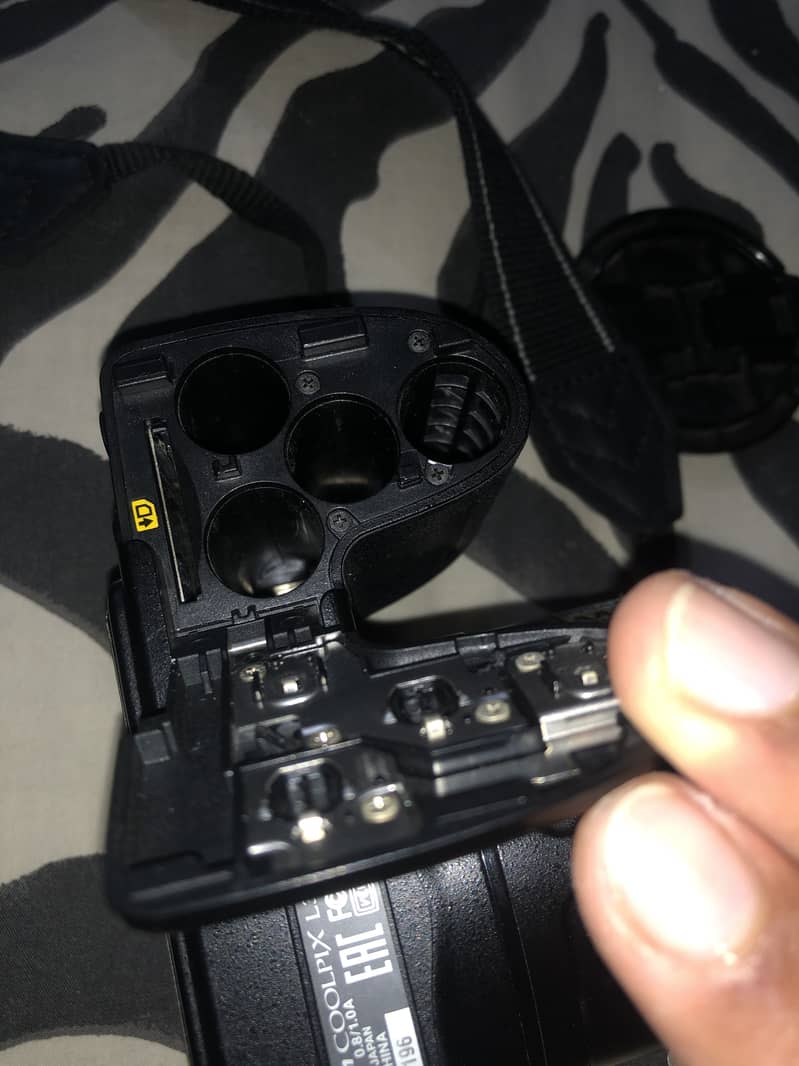 Nikon L330 (Digital Camera) 6