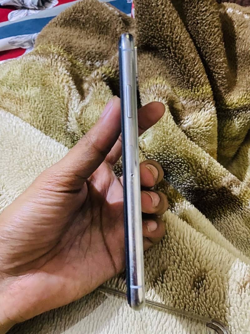 Apple iPhone X 3