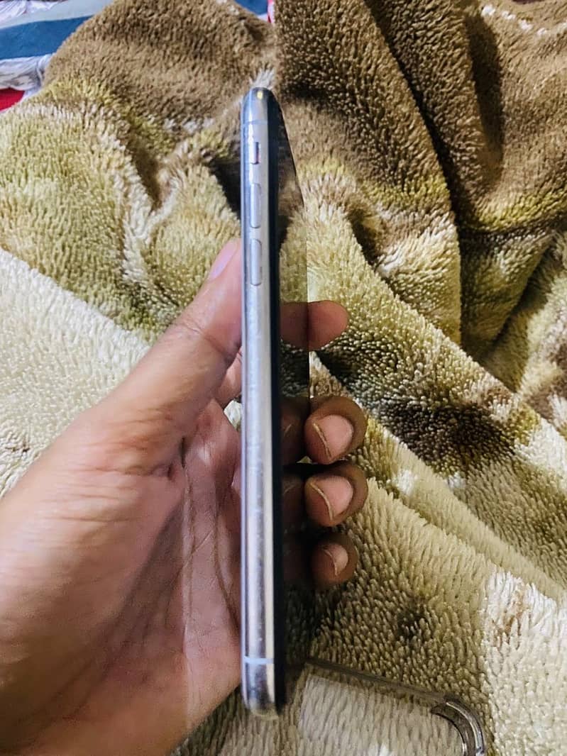 Apple iPhone X 5