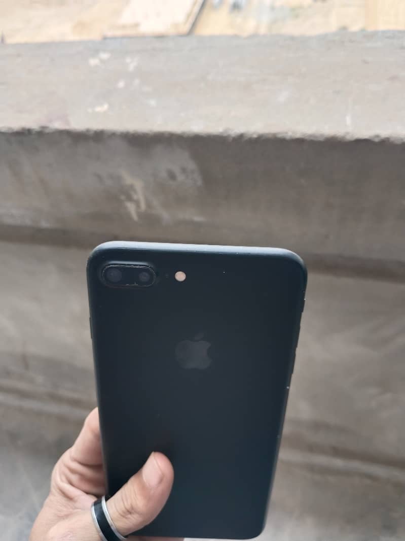 Apple iPhone 7 Plus 3