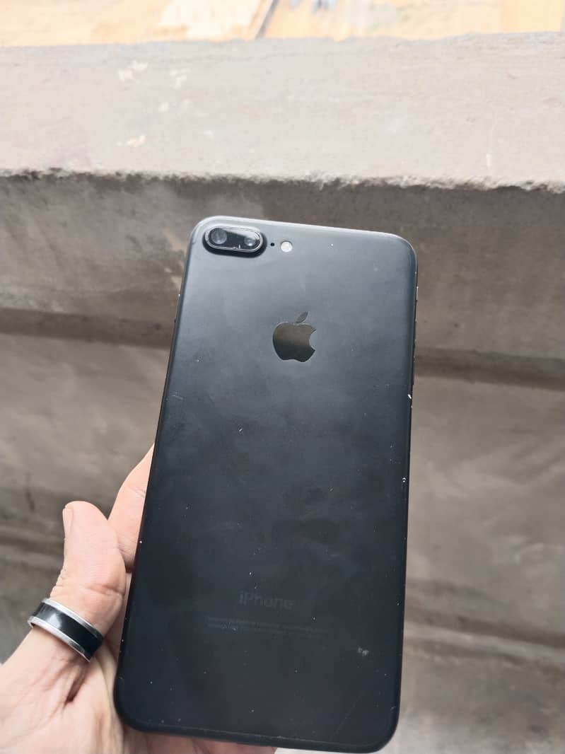 Apple iPhone 7 Plus 6