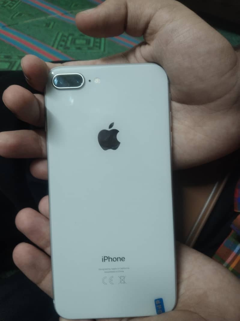 Apple iPhone 8 Plus 2