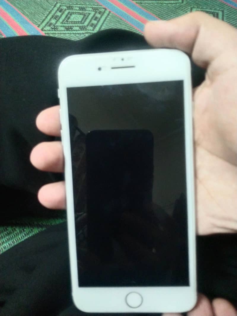 Apple iPhone 8 Plus 3