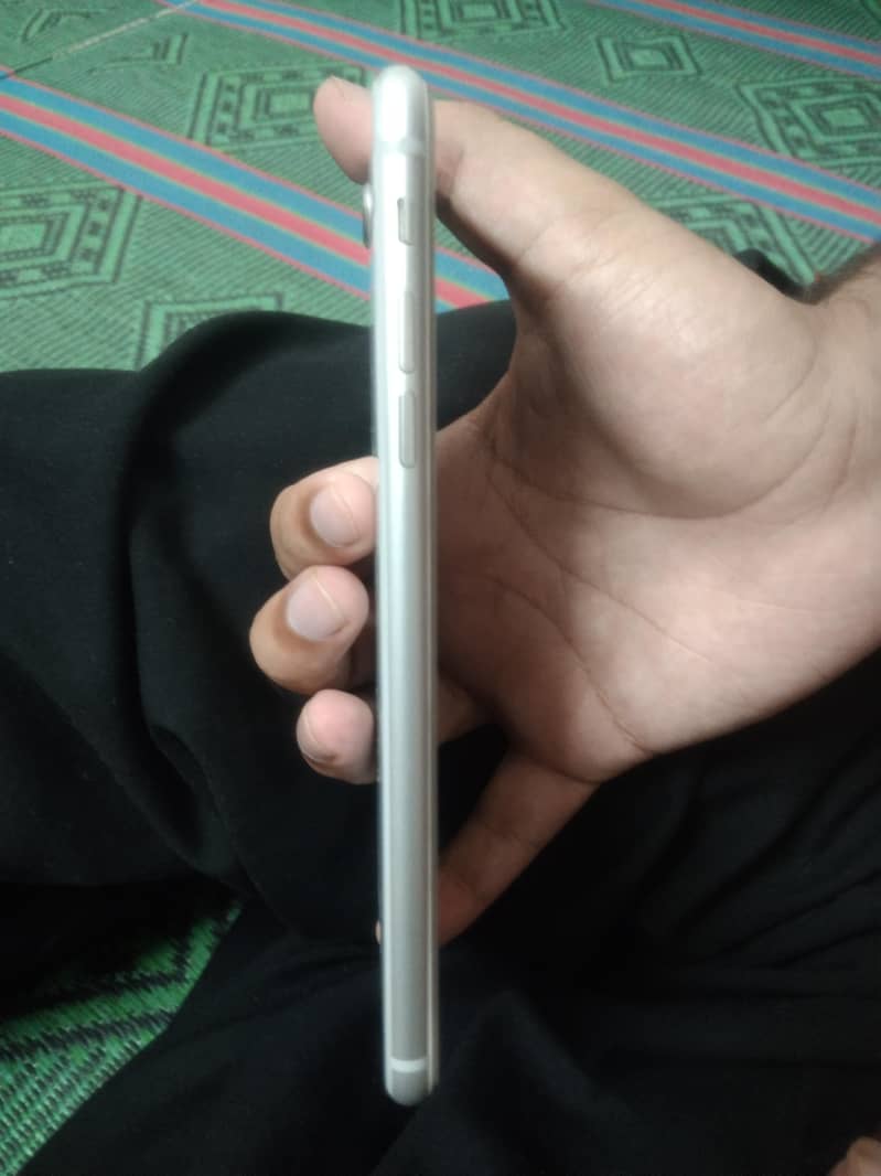 Apple iPhone 8 Plus 4