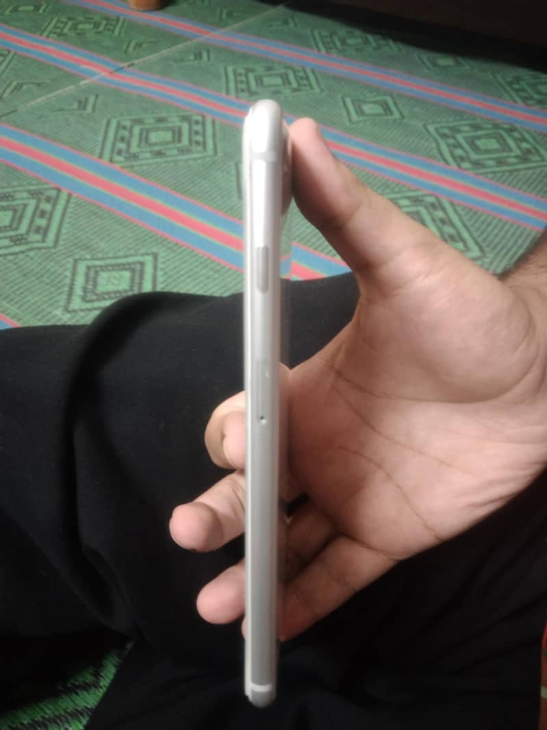 Apple iPhone 8 Plus 5