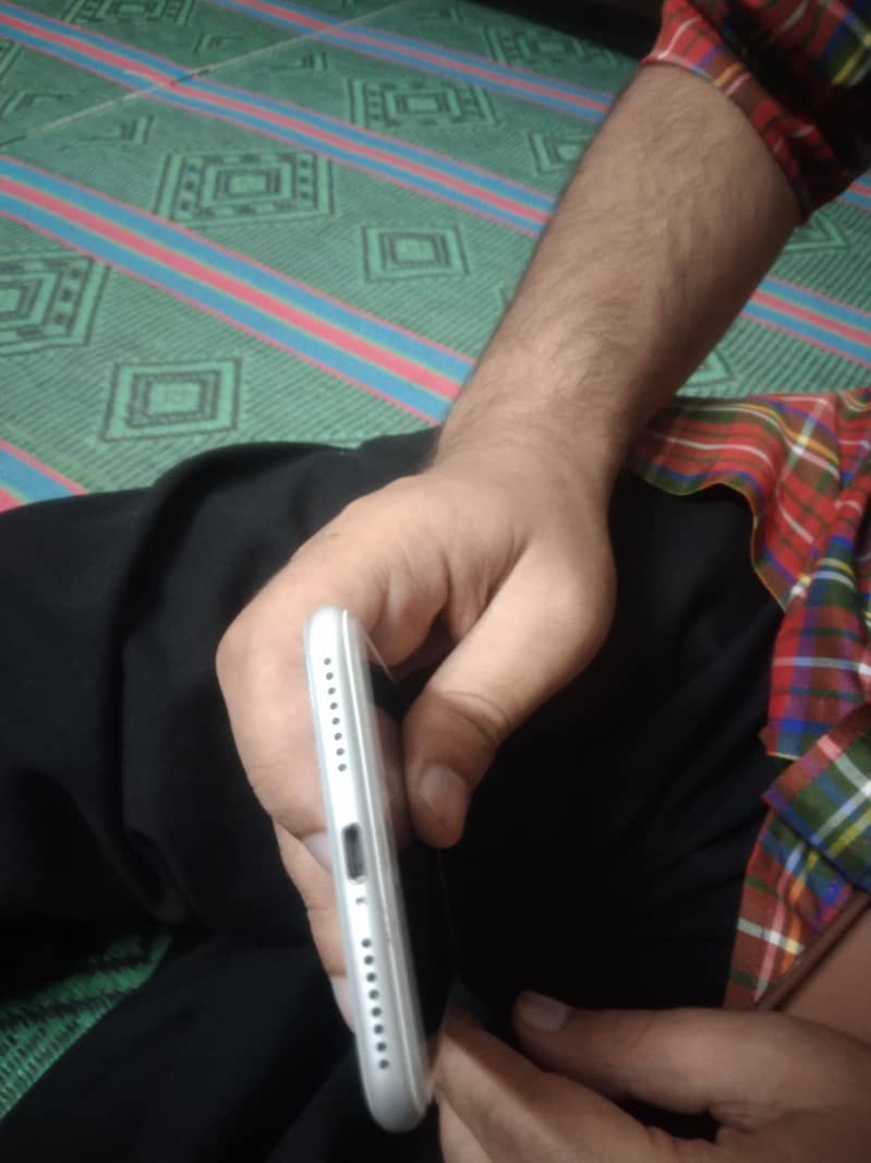Apple iPhone 8 Plus 7