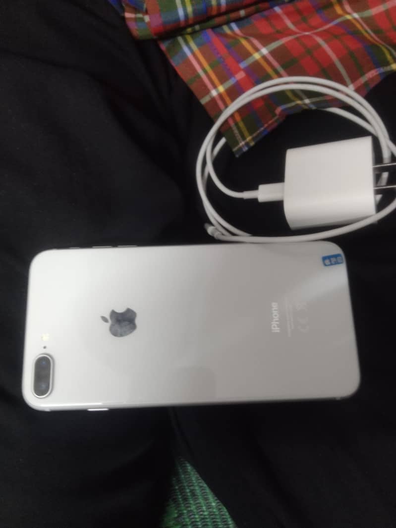 Apple iPhone 8 Plus 9