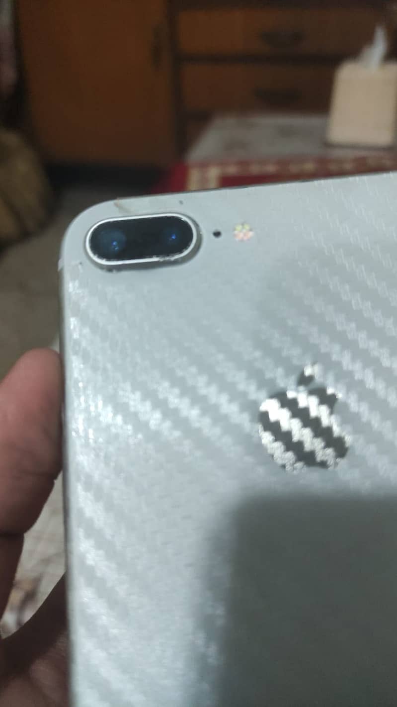 Apple iPhone 8 Plus 3