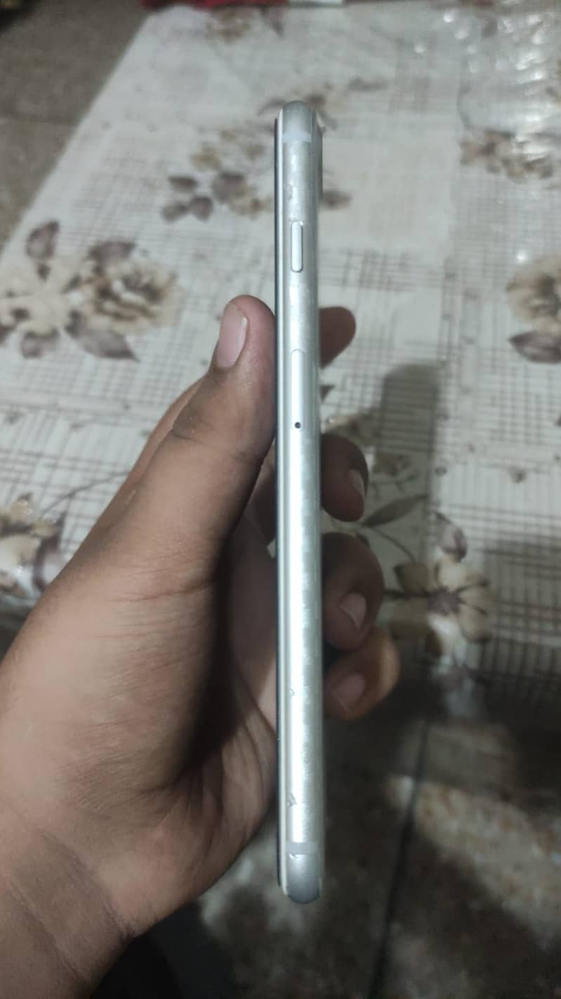 Apple iPhone 8 Plus 6