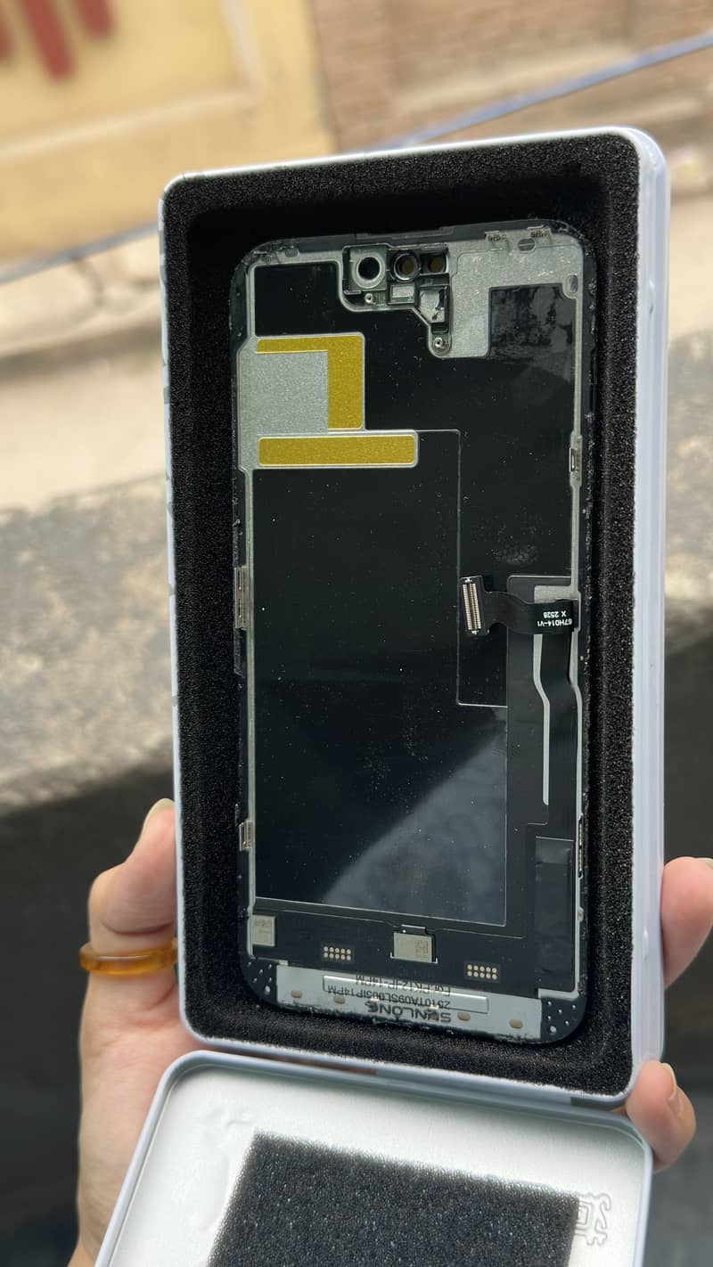 iPhone 14 Pro Max panel 2