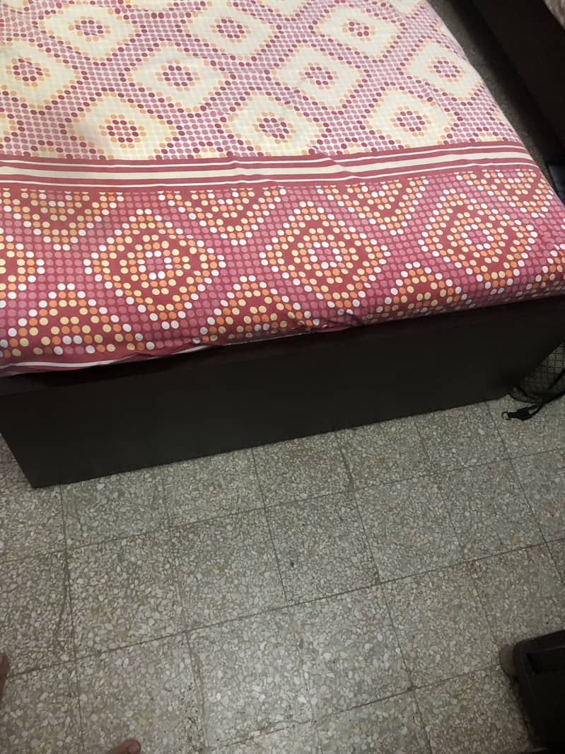 Single bed 0