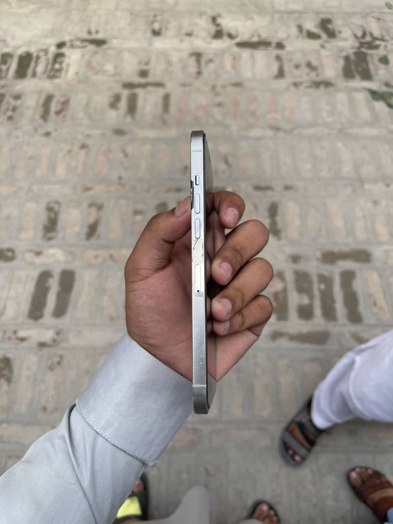 Apple iPhone 12 Pro Max 3