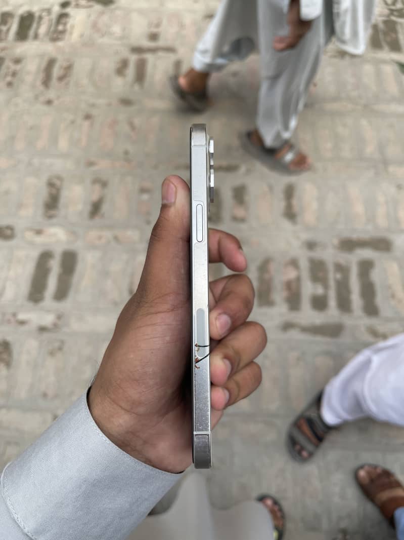 Apple iPhone 12 Pro Max 4
