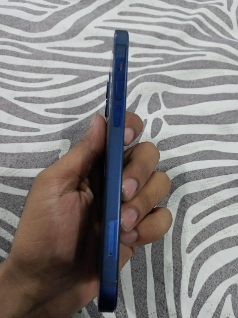 Apple iPhone 12 2