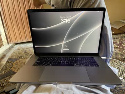 MacBook pro 2019 32GB 512 GB storage