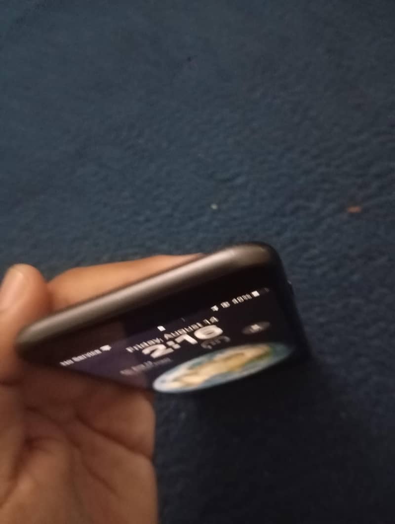 Apple iPhone 8 3