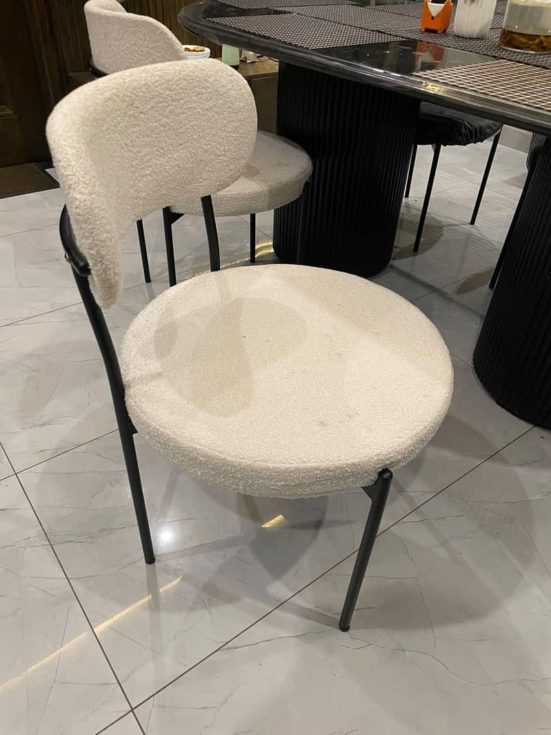 Dining table 0
