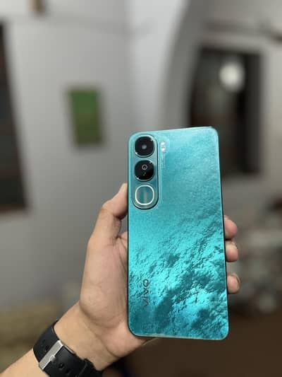 Vivo Y200 8/256GB | 10/10 Condition | Box + Charger | Urgent Sale