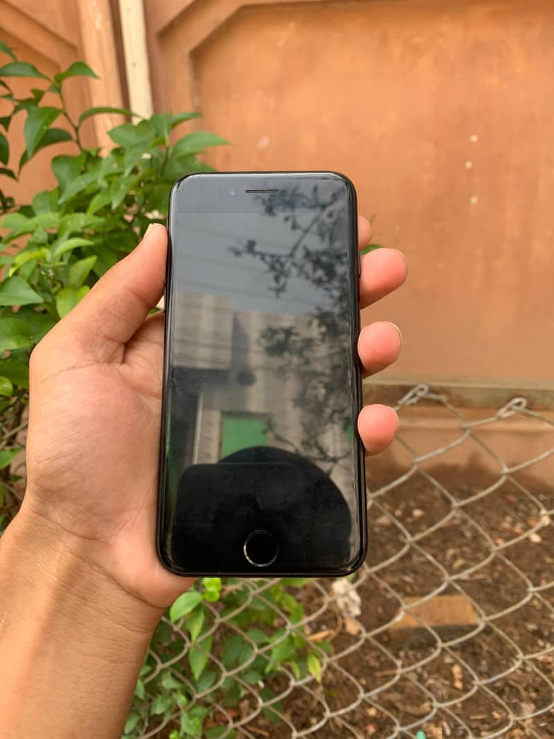 Apple iPhone 7 2