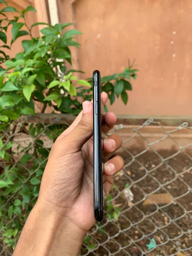 Apple iPhone 7 4