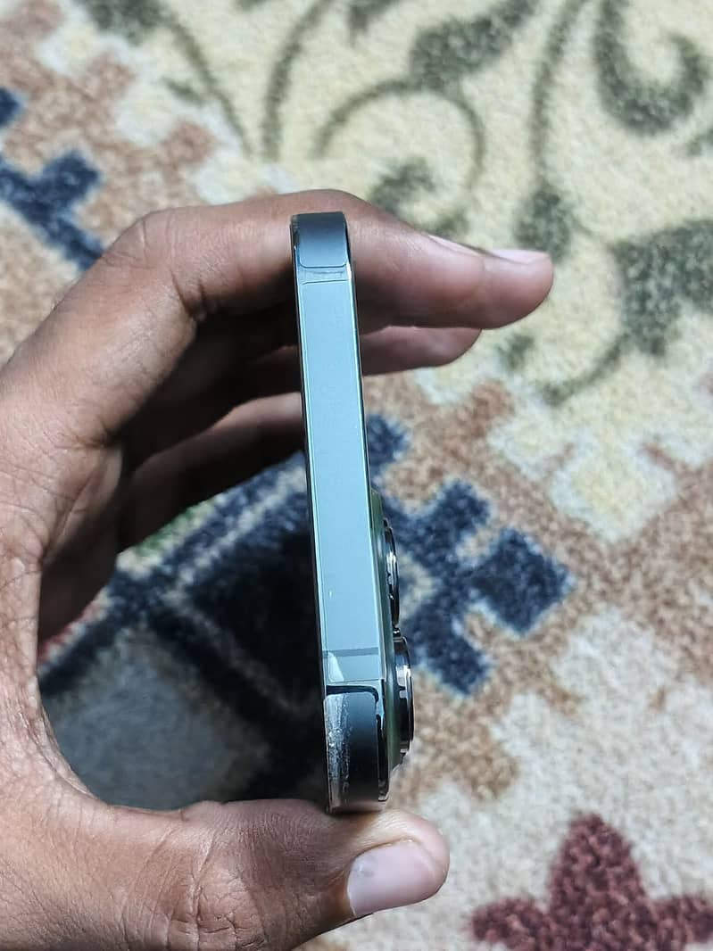 Apple iPhone 13 Pro Max 4