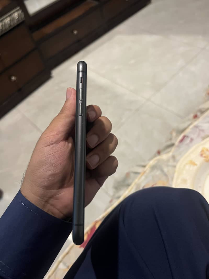 Apple iPhone 11 0