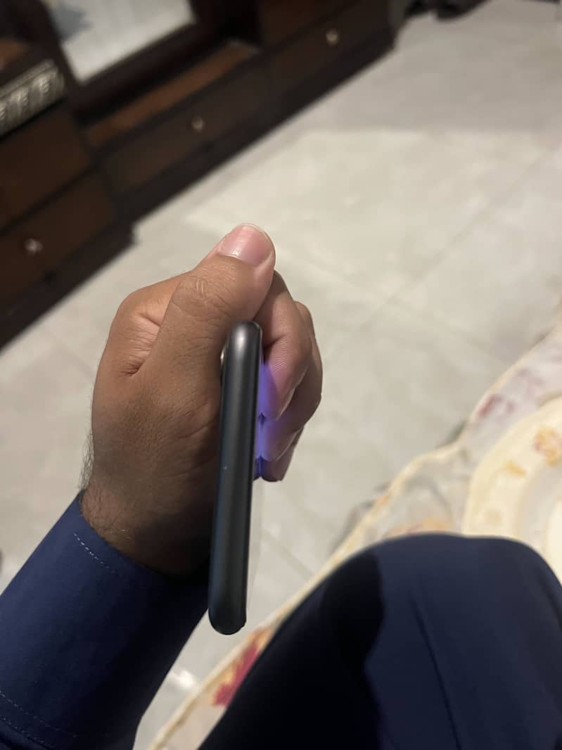 Apple iPhone 11 3