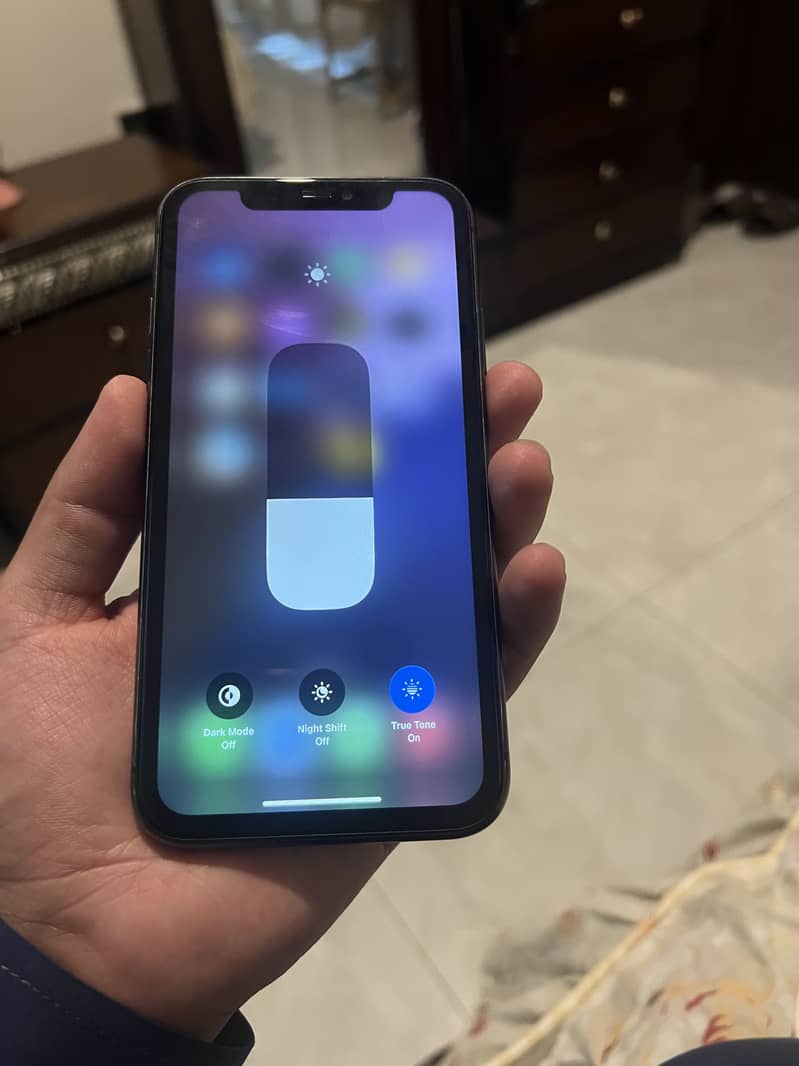Apple iPhone 11 4