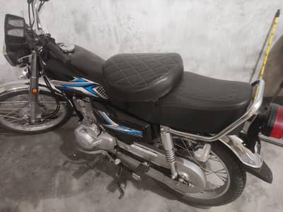 Neat Condition Self Start CG125 Gold Edition 2025 - Red and Gold