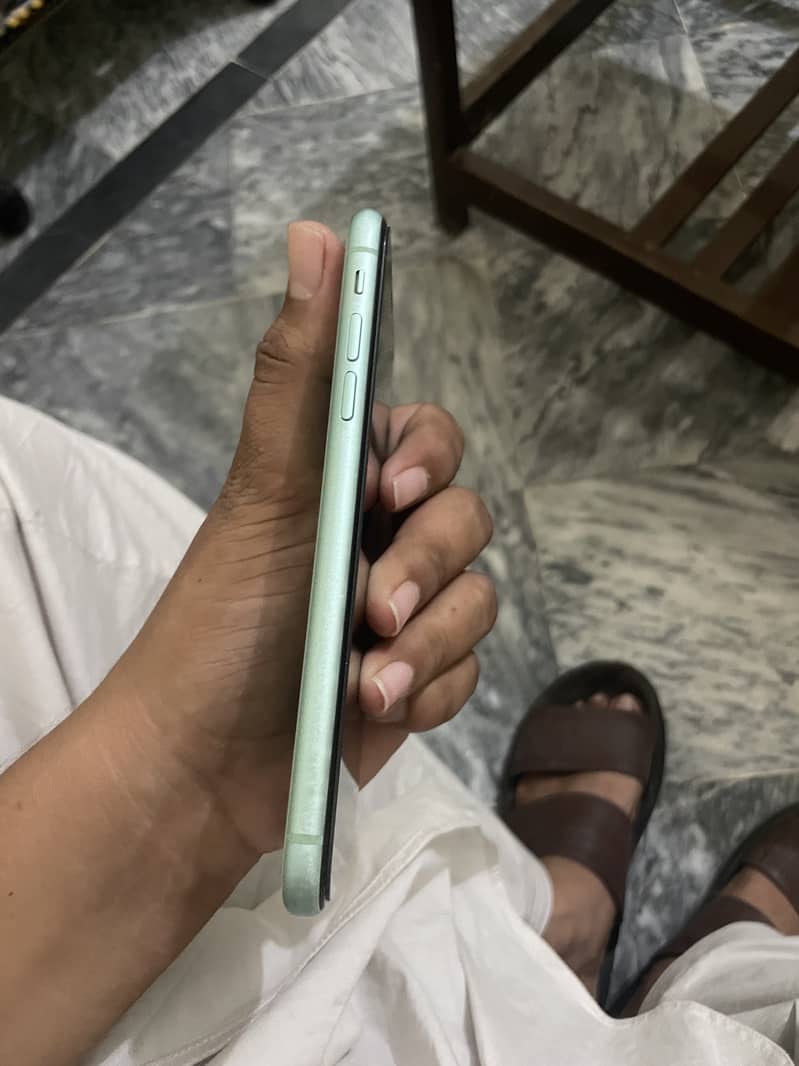Apple iPhone 11 3