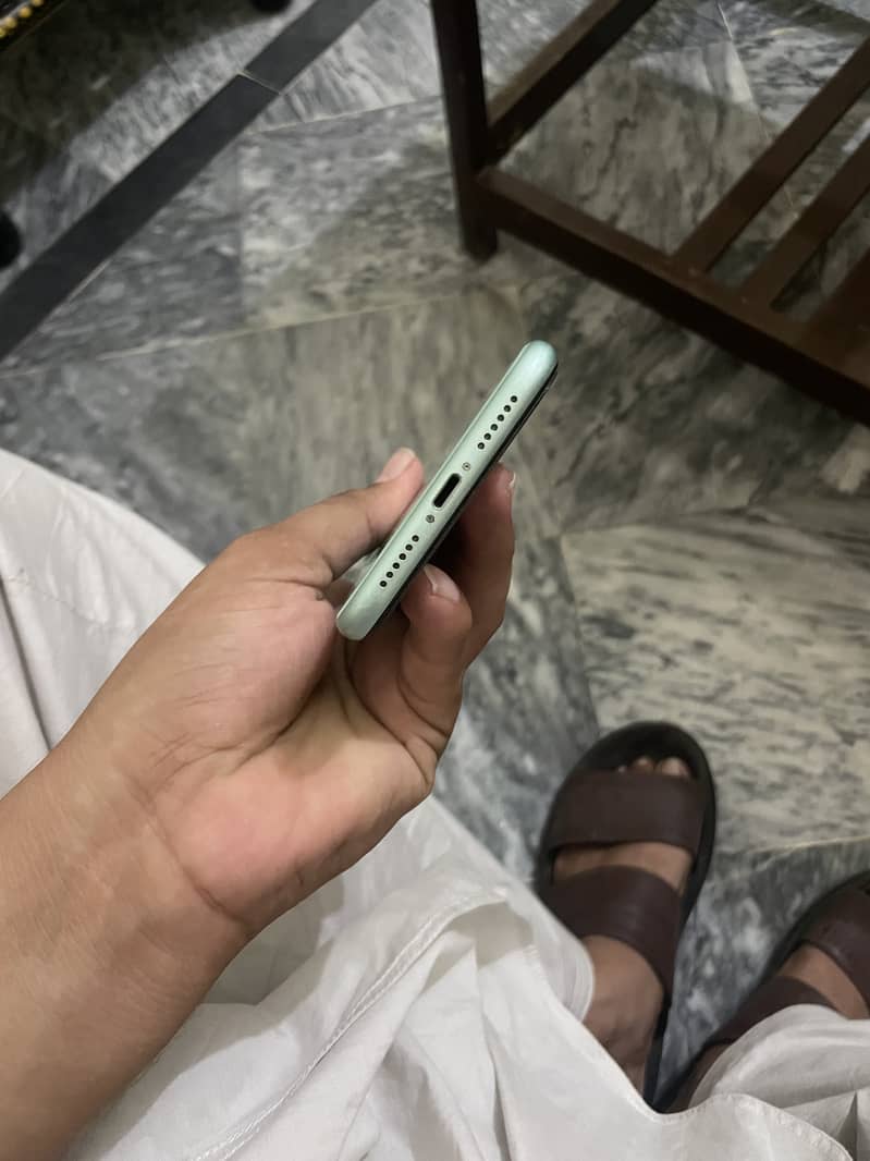 Apple iPhone 11 6