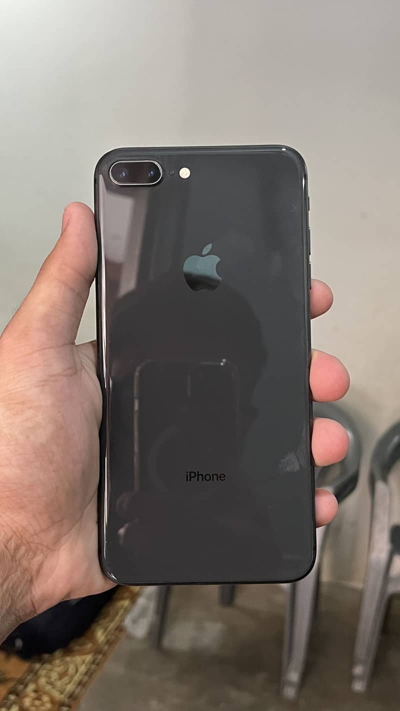 Apple iPhone 8 Plus 1